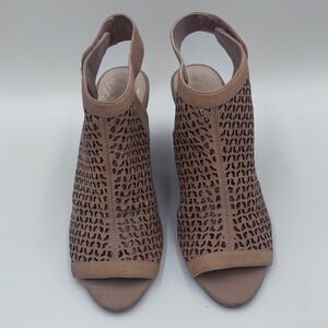 Vince Camuto Dastana Perforated Leather Peep Toe Sandals Tan Women's Size 6M